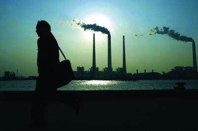 最严大气污染防治条例10月1日实施 规定双罚制